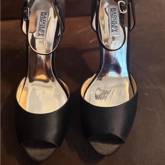 Used Badgley Mischka Black Stiletto Heels with Crystal Embellishment size 9.5 - Picture 6 of 13